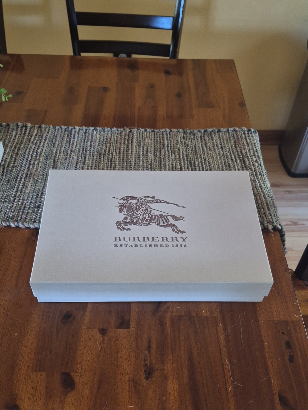 Burberry Ivory and Brown Logo Presentation Box 10x15